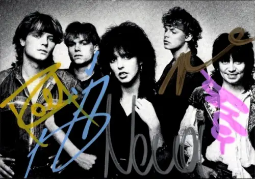 Ak Sängerin Nena, Portrait mit Bandmitgliedern, Autogramme