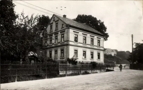 Foto Ak Lichtentanne Sachsen, Straßenpartie, Wohnhaus
