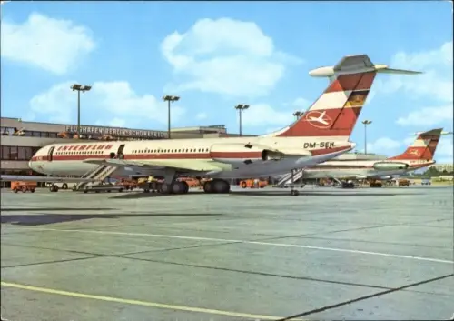 Ak Schönefeld bei Berlin, Deutsches Passagierflugzeug, Interflug, Iljuschin IL 62, Flughafen, DM SEH