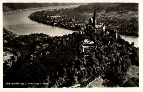 Ak Braubach am Rhein, Luftaufnahme Marksburg, Rhein, Burg, Landschaft, schwarz-weiß