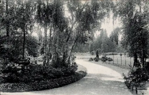 Ak Worms am Rhein, Parklandschaft, Weg, Bäume, Statue, Blumenbeet