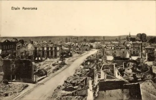 Ak Étain Meuse, Panorama von  Ruinen, Straße, zerstörte Gebäude