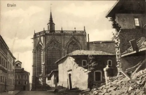 Ak Étain Meuse, Stadtansicht von  Kirche, beschädigte Gebäude