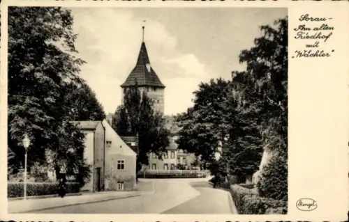 Ak Żary Sorau Niederlausitz Ostbrandenburg, am alten Friedhof mit Wächter