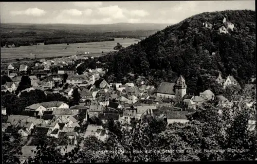 Ak Landstuhl in Rheinland Pfalz, Blick auf die Stadt und auf die Burgruine Sickingen