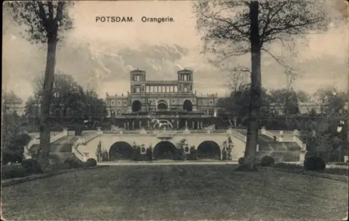 Ak Potsdam Sanssouci,  Orangerie, Gartenanlage, Bäume,  Architektur