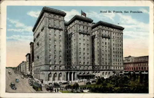 Ak San Francisco Kalifornien USA, Hotel St. Francis,  drei große Gebäude, amerikanische Flagge