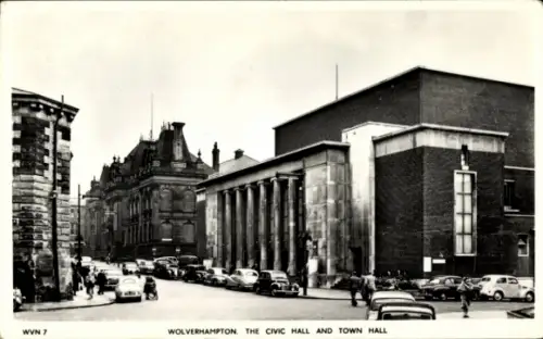 Ak Wolverhampton West Midlands England,  Civic Hall, Town Hall, Autos, Schwarz-Weiß-Foto
