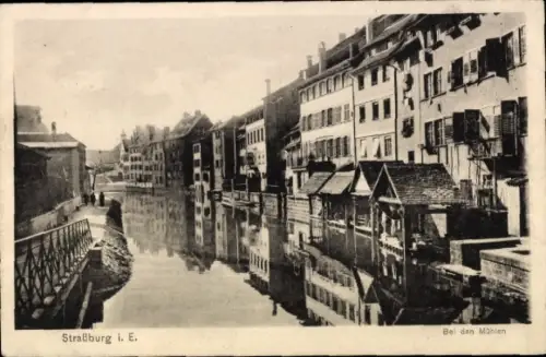Ak Strasbourg Straßburg Elsass Bas Rhin, Straßburg i. E., Bei den Mühlen, Wasserstraße, Häuser am