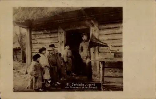 Ak Serbische Jugend, Wohnhaus, Deutscher Soldat in Uniform