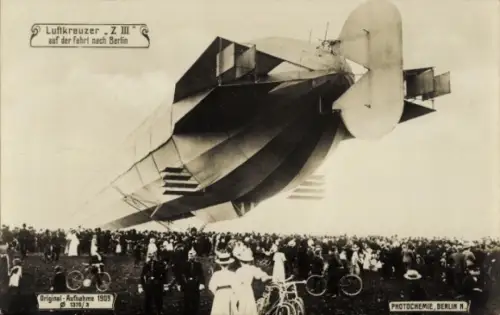 Foto Ak Luftkreuzer Z III auf der Fahrt nach Berlin 1909, Zeppelin Luftschiff, Schaulustige