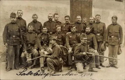Foto Ak Salzburg in Österreich, kuk Armee, Österreichische Soldaten in Uniform, Gruppenbild Mai 1908