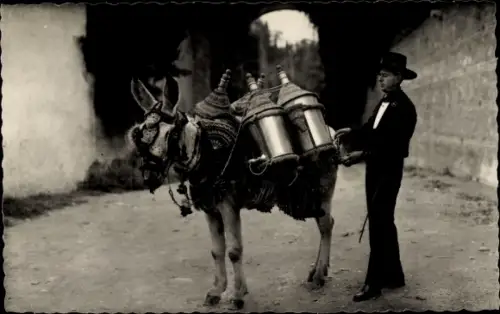 Ak Granada Andalusien Spanien, Mann in Tracht mit Esel, Wasserträger