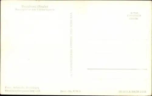 Ak Bernburg an der Saale Salzlandkreis, Lastenkahn, Boot, Partie am Viktoriapark