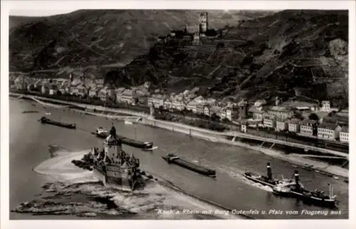 Ak Caub Kaub am Rhein, Luftaufnahme von Kaub, Burg Gutenfels, Rhein, Schiffe