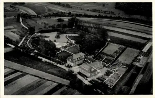 Ak Schmie Maulbronn im Enzkreis, Luftaufnahme von Jugendhaus Schmie, Gartenanlage, landwirtschaft