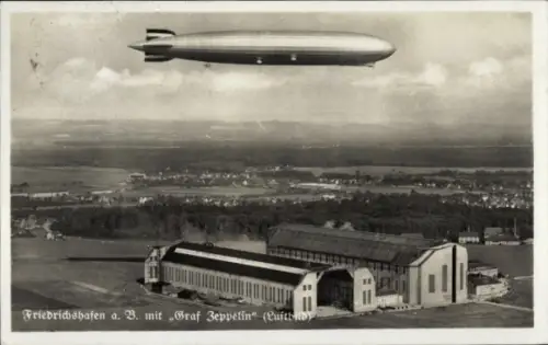 Ak Friedrichshafen am Bodensee, Luftschiff LZ 127 Graf Zeppelin über der Luftschiffwerft