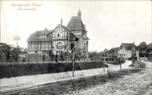 Ak Harzgerode im Harz, Städtische Badeanstalt, Straßenansicht