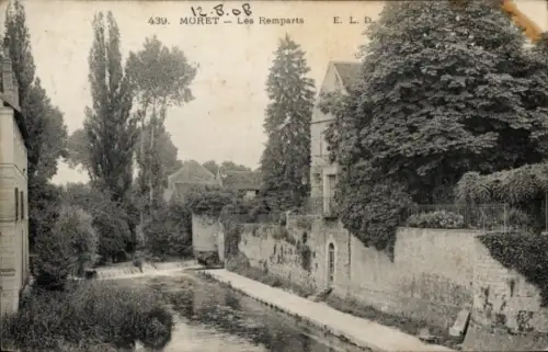 Ak Moret sur Loing Seine et Marne, Flusslandschaft, Bäume, Gebäude, Poststempel, Datum 12.8.08