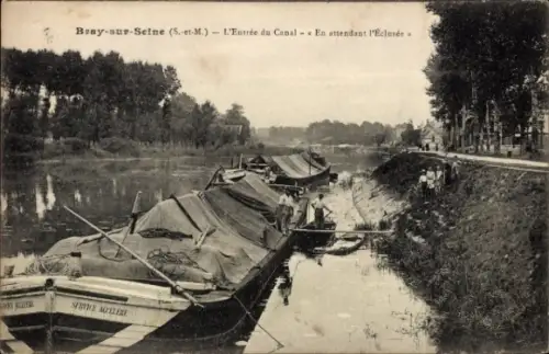 CPA Bray-sur-Seine Seine et Marne, Entrée du Canal, En attendant l'Eclusée