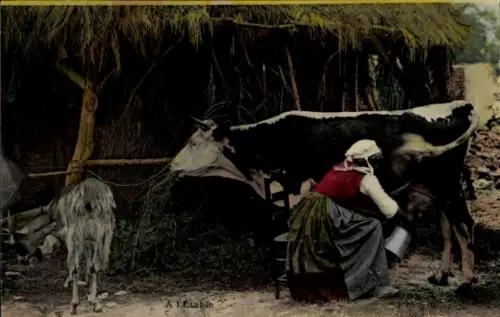 Ak Frankreich, Frau melkt eine Kuh