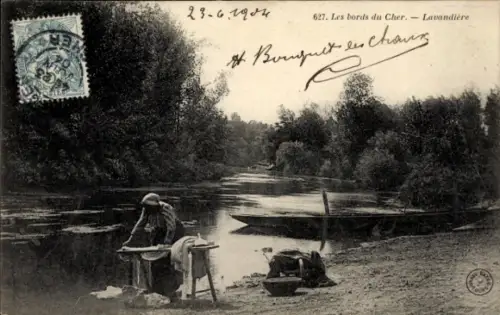 Ak Les Bords du Cher, Lavandière, Femme, Frau beim Waschen