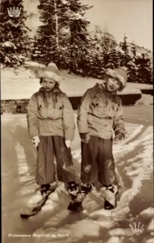 Ak Prinzessinnen Ragnhild und Astrid von Norwegen, Portrait, Ski