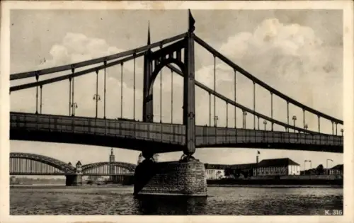 Ak Köln am Rhein, Blick auf die Hängebrücke, Hohenzollernbrücke und Museum