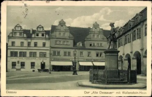 Ak Dessau in Sachsen Anhalt, Alte Dessauer Statue, Wallenstein-Haus, Hotel zum Münchener Hofbräu