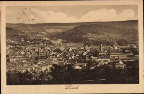 Ak Lörrach in Baden,  Stadtansicht, Berge im Hintergrund, 