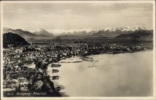 Ak Bregenz am Bodensee Vorarlberg, Bregenz-Rheintal, Stadtansicht, Berge im Hintergrund, See