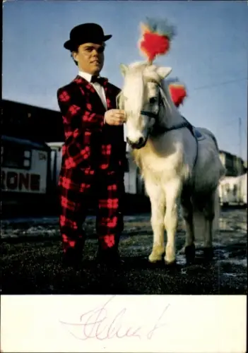 Ak Klein Helmut, Zwergclown des Zirkus Krone, Fernsehserie Salto Mortale, Lieblingspony, Autogramm