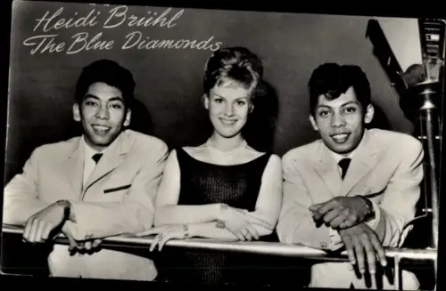 Ak Schauspielerin und Sängerin Heidi Brühl, The Blue Diamonds, Portrait