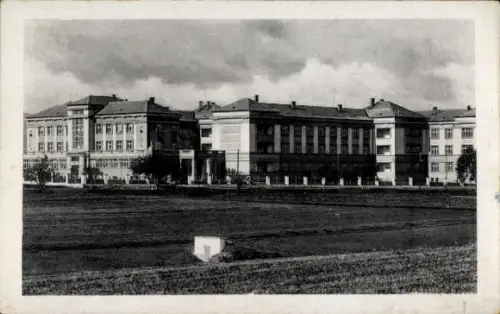 Ak Domažlice Taus Region Pilsen, Kasernen, Gebäude, Landschaft