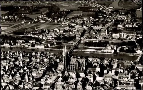 Ak Regensburg an der Donau Oberpfalz, Luftaufnahme von  Winzerhöhen, Fluss, Brücke, Stadtansicht