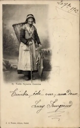 Ak Creuse, alte Frau in Landestracht, Schirm