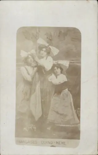 Foto Ak Lutzelhouse Lützelhausen Elsass Bas Rhin, Frauen in Tracht