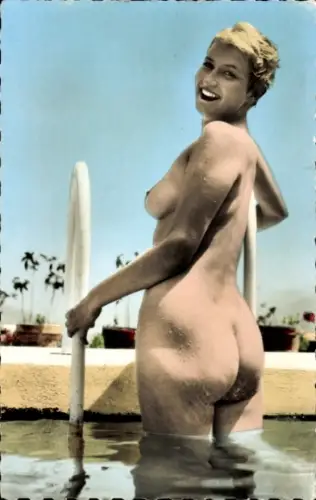 Ak Nackte Frau im Wasser, Frauenakt, Schwimmbad
