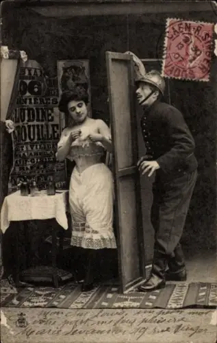 Ak Frau in Unterwäsche, Liebespaar, Mann in Uniform