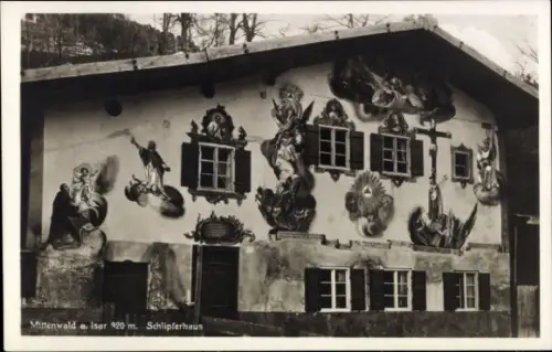 Ak Mittenwald in Oberbayern, Schlipferhaus, Wandmalereien,  920 m, keine Personen
