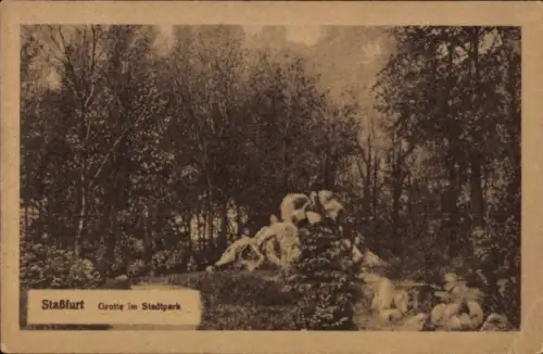 Ak Staßfurt im Salzlandkreis, Grotte im Stadtpark,  Schwarz-Weiß-Bild