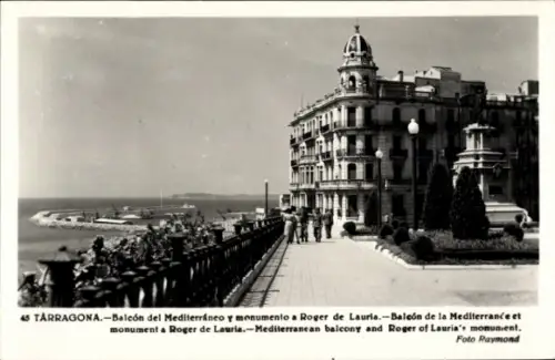 Ak Tarragona Katalonien Spanien, Blick auf den Mittelmeer-Balkon, Monument Roger de Lauria, Mensc