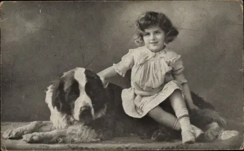 Ak Kinderportrait, Mädchen mit Bernhardiner
