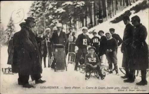 Ak Gérardmer Lothringen Vosges, Sports d'Hiver, Course de Luges, jeunes gens, départ