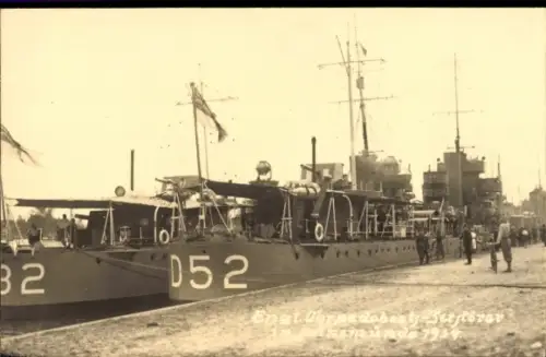 Foto Ak Britische Kriegsschiffe, Torpedoboots-Zerstörer D 52 im Hafen von Swinemünde 1934