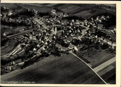 Ak Dürmentingen in Württemberg, Luftaufnahme von  viele Dächer, Felder im Hintergrund