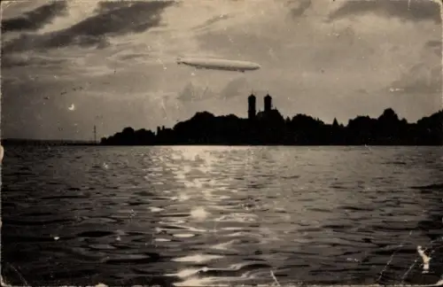 Ak Friedrichshafen am Bodensee, Abendstimmung beim Schloss, Zeppelin
