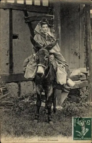 Ak Laitière Normande, Frau sitzt auf dem Esel