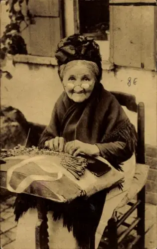 Ak Dentelliere flamande, A flamish lacemaker, Spitzenklöpplerin