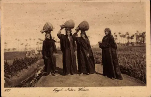 Ak Ägypterinnen in Tracht, Wasserkrug